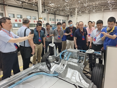 品歷史風(fēng)華 觀智造新篇 知名媒體人探訪南昌的多元魅力